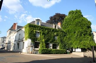 P1. Hôtel LE GRAND MONARQUE à AZAY-LE-RIDEAU